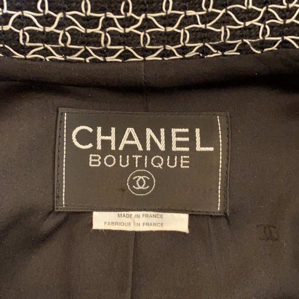 CHANEL Tweed Jacket!! Black & White Tweed Wool Jacket - Picture 7 of 15